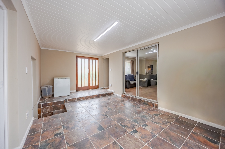 3 Bedroom Property for Sale in Oakglen Western Cape